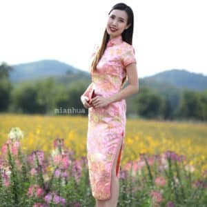 ชุดตรุษจีนผู้หญิง (ชุดกี่เพ้า) แบบยาว สีชมพู ลายดอกโบตั๋น
