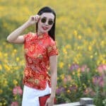 เสื้อตรุษจีนผู้หญิง (เสื้อกี่เพ้า) แขนสั้น สีแดง ลายดอกเหมย ดอกบัว ดอกโบตั๋น